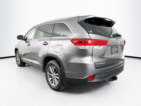 Used 2017 Toyota Highlander XLE image 5