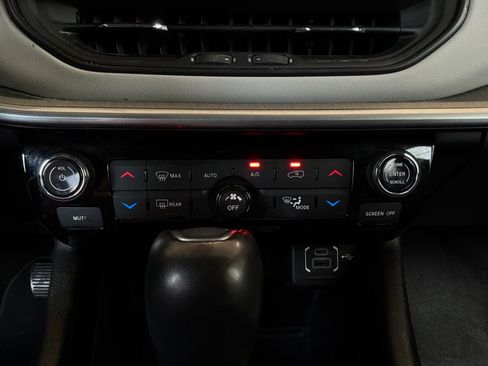 Used 2025 Jeep Compass Limited AWD/4WD image 27