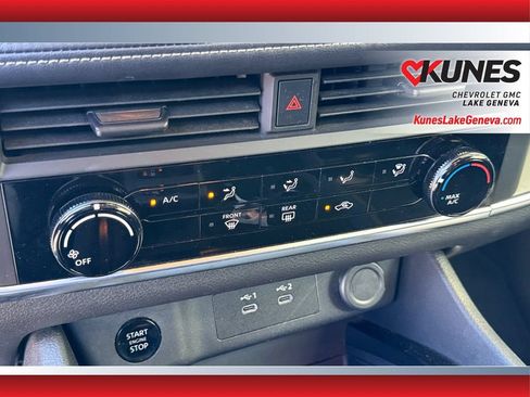 Used 2024 Nissan Rogue S FWD image 27
