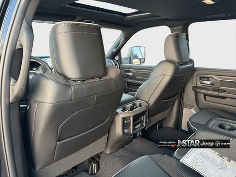 New 2026 RAM 2500 Laramie AWD/4WD image 17