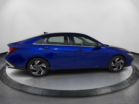 Used 2025 Hyundai Elantra SEL FWD image 4