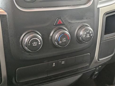 Certified 2017 RAM 1500 Classic SLT image 18