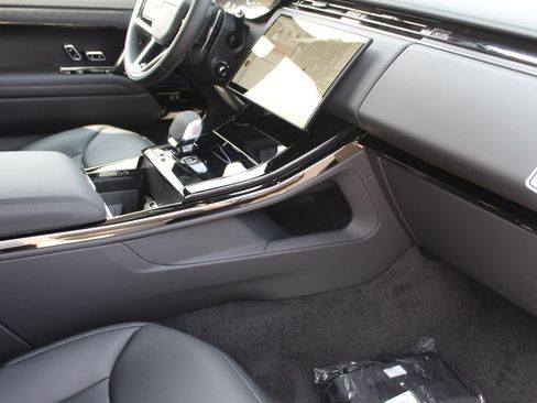Used 2025 Land Rover Range Rover Sport SE image 23