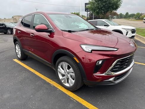 Certified 2025 Buick Encore GX Preferred FWD image 2