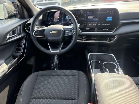 Used 2025 Chevrolet Equinox LT image 18