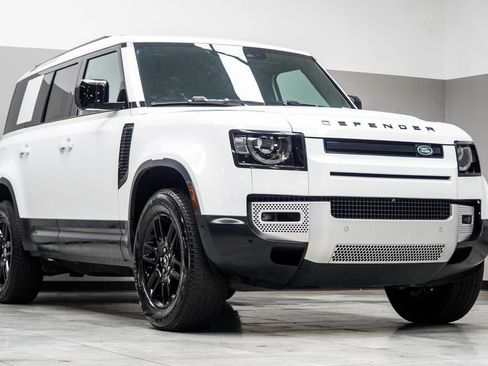 Used 2025 Land Rover Defender 110 S image 4