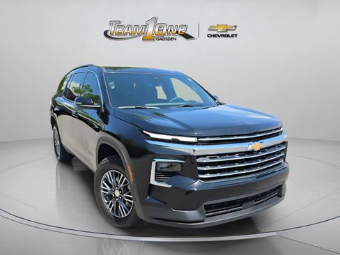 Used 2026 Chevrolet Traverse LT w/ Driver Confidence Package FWD image 1