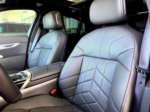 Used 2024 BMW 760i xDrive image 16