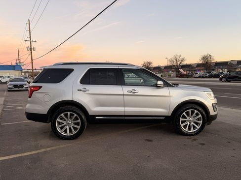 Used 2017 Ford Explorer Limited image 8