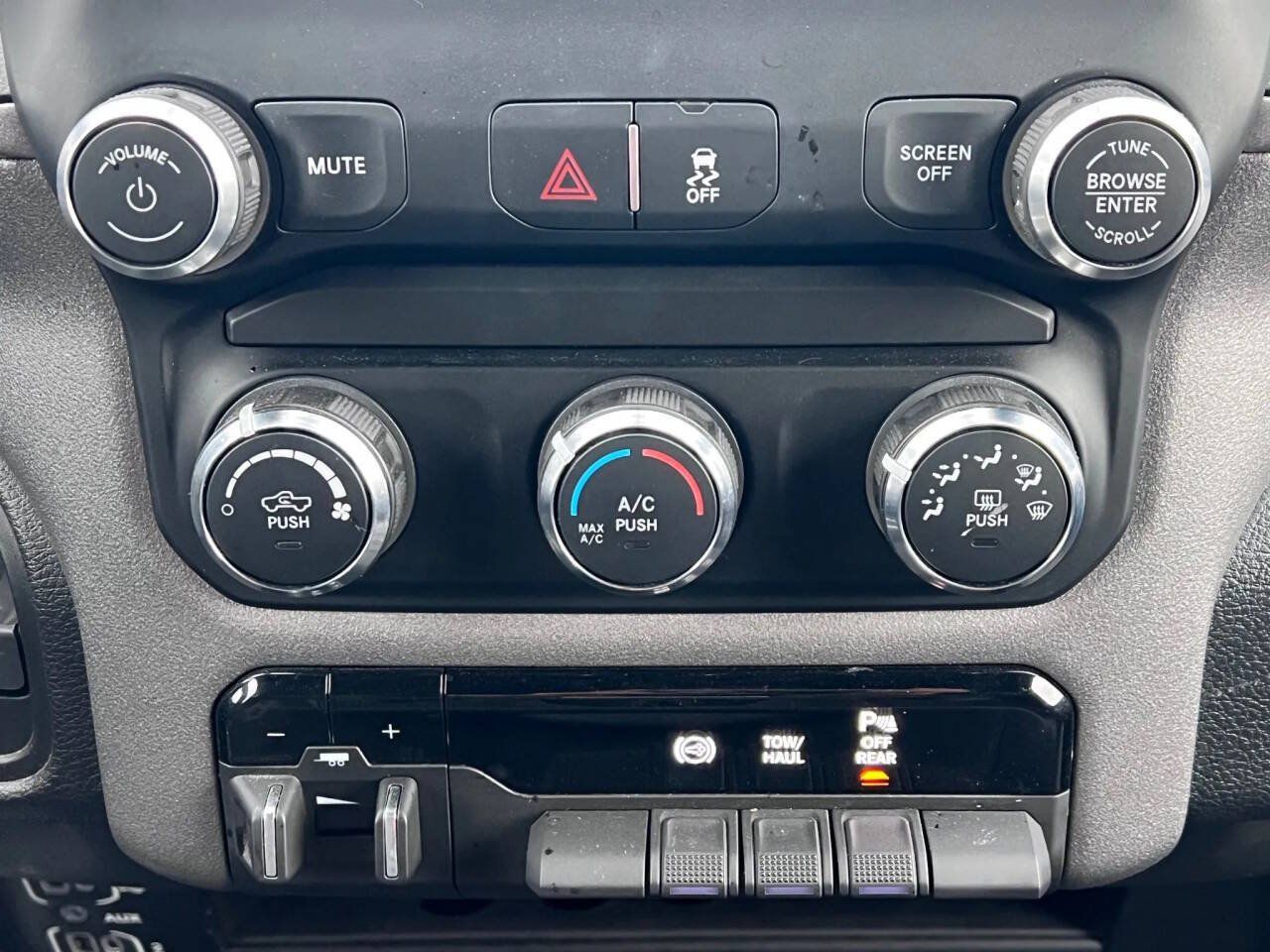 Used 2024 RAM 3500 Tradesman w/ Chrome Appearance Group AWD/4WD image 25