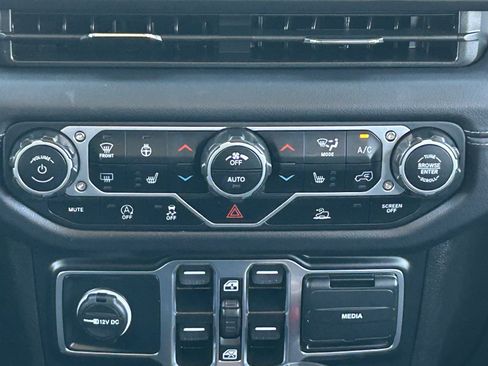 Used 2025 Jeep Wrangler Unlimited Sahara AWD/4WD image 20