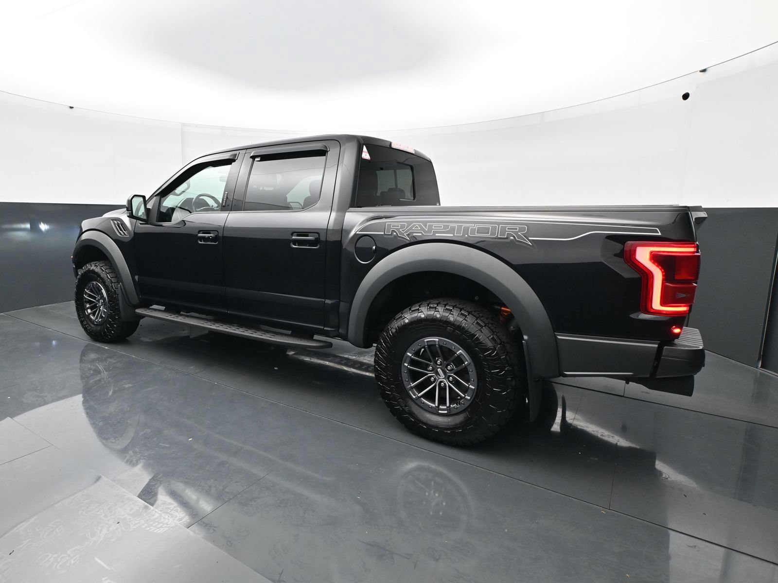 Used 2020 Ford F150 Raptor w/ Equipment Group 802A Luxury AWD/4WD image 4