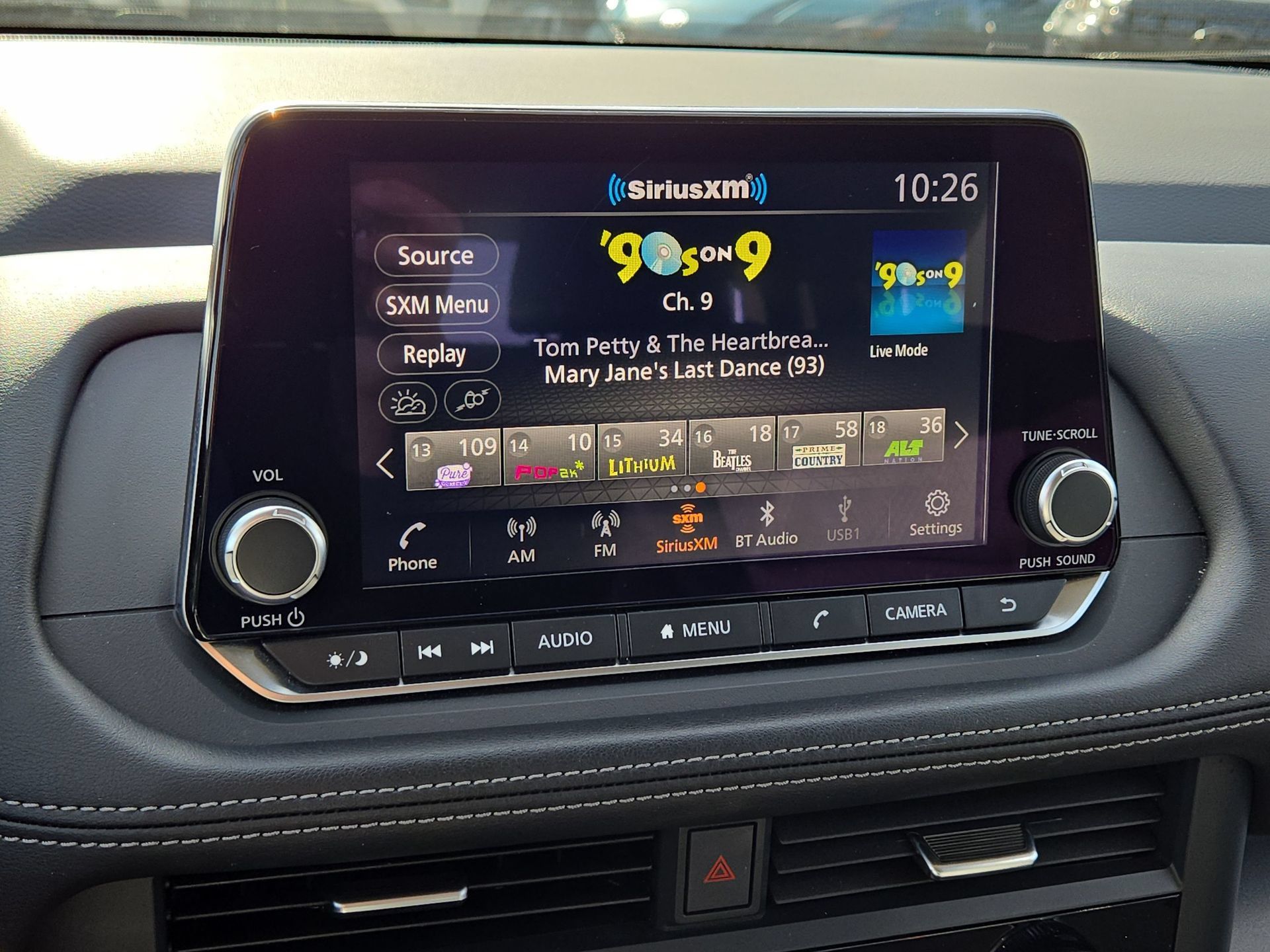 Used 2025 Nissan Rogue SV FWD image 19