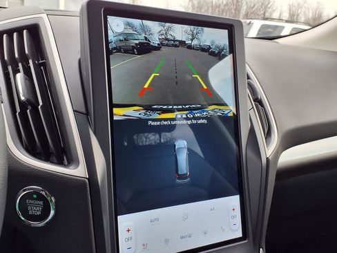 Used 2023 Ford Edge SEL w/ Convenience Package image 9