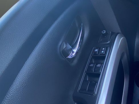 Used 2022 Nissan Titan SV AWD/4WD image 22