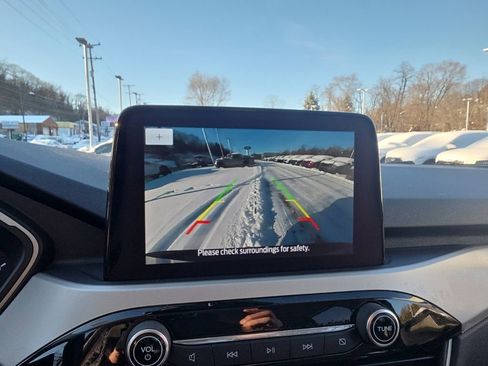 Certified 2022 Ford Escape SE w/ Cold Weather Package image 18