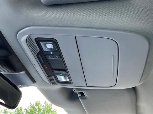 Used 2025 Ford F150 Lariat AWD/4WD image 45