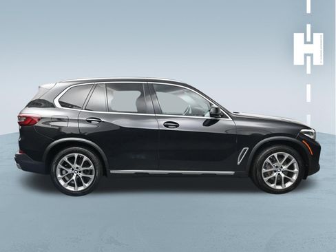 Used 2022 BMW X5 xDrive40i w/ Premium Package AWD/4WD image 3