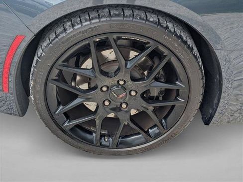 Used 2019 Chevrolet Corvette Stingray Coupe w/ Z51 1LT RWD image 8