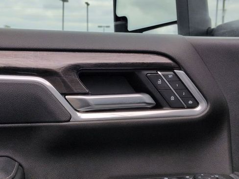 Used 2025 Chevrolet Silverado 2500 LTZ w/ LTZ Convenience Package image 21