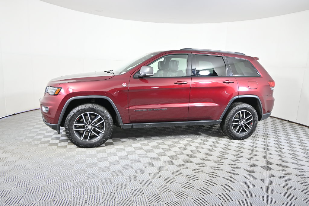 Used 2017 Jeep Grand Cherokee Trailhawk w/ Trailhawk Luxury Group AWD/4WD image 2