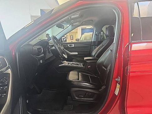Used 2021 Ford Explorer XLT w/ Equipment Group 202A AWD/4WD image 15