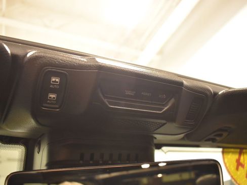 Used 2024 Jeep Wrangler High Altitude AWD/4WD image 30