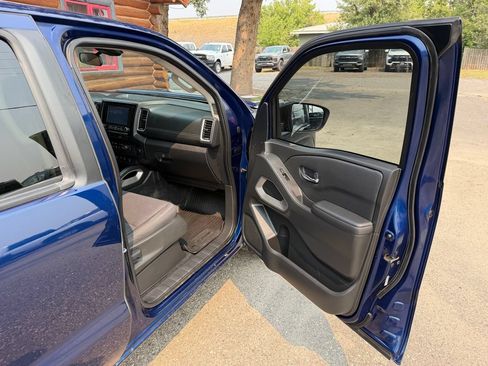 Used 2023 Nissan Frontier SV w/ Technology Package AWD/4WD image 29