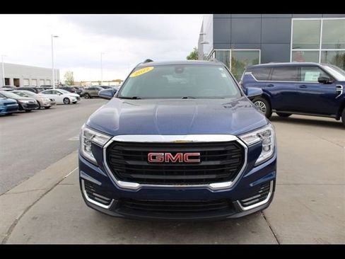 Used 2022 GMC Terrain SLE w/ Driver Convenience Package FWD image 2