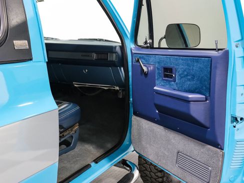 Used 1990 Chevrolet Blazer image 16