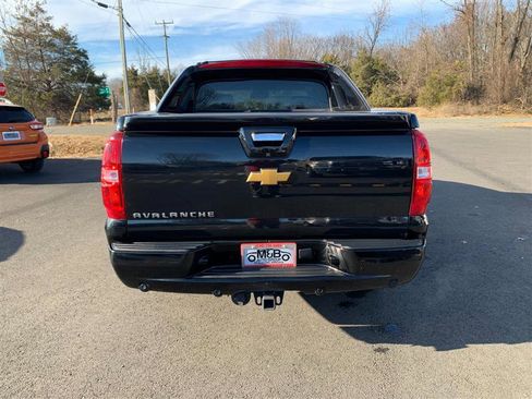 Used 2013 Chevrolet Avalanche LS image 7