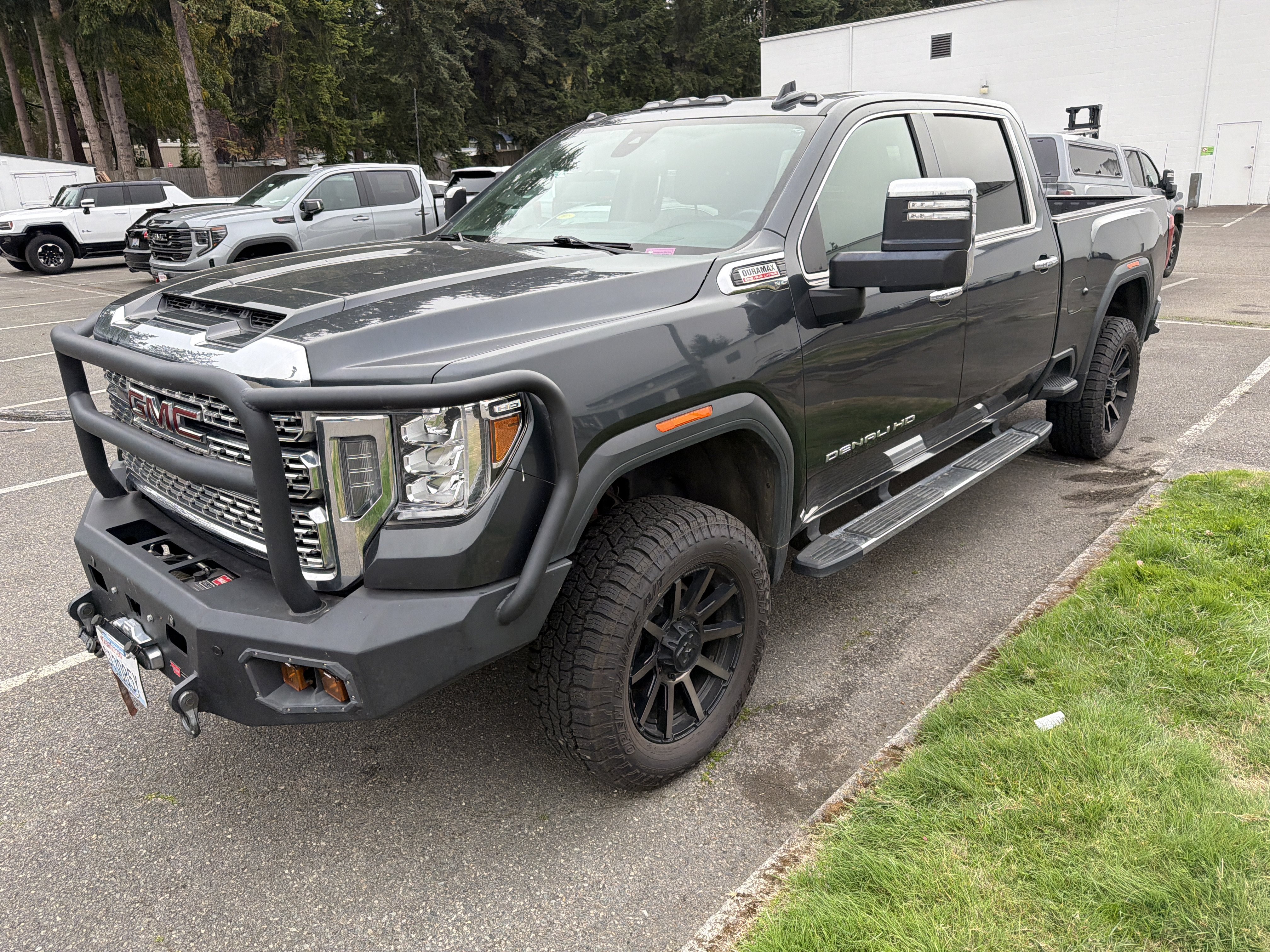 Used 2022 GMC Sierra 3500 Denali AWD/4WD image 2