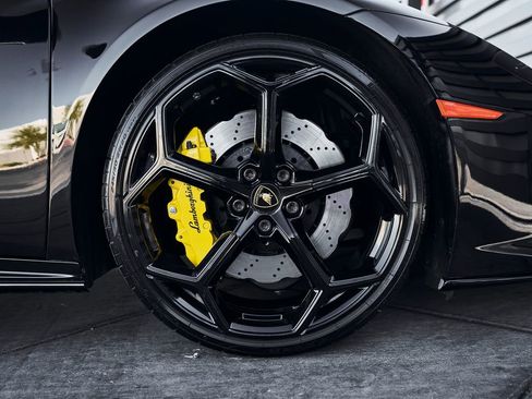 Used 2021 Lamborghini Huracan EVO image 27