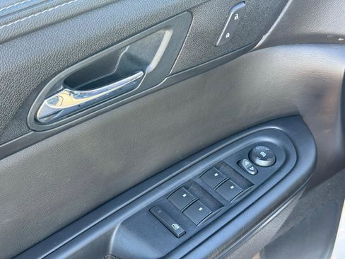 Used 2017 Chevrolet Traverse LT w/ Style and Technology Package image 28