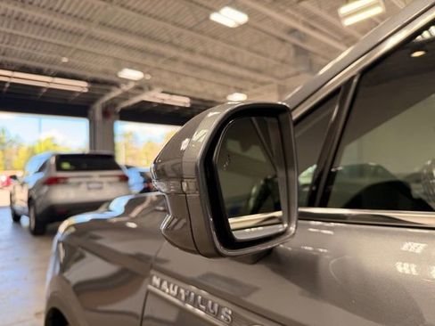 Used 2022 Lincoln Nautilus Reserve AWD/4WD image 13