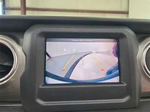 Used 2021 Jeep Wrangler Unlimited Sahara image 27