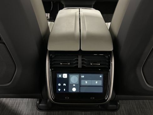 Used 2023 Rivian R1S Adventure image 30