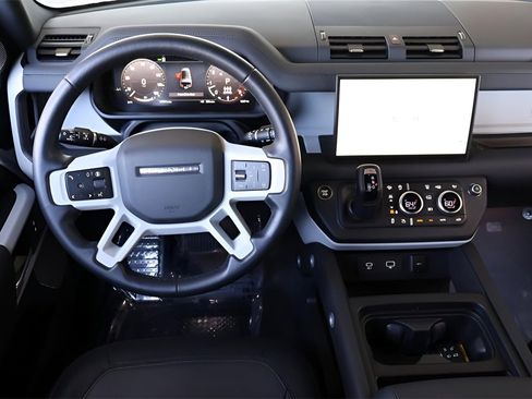 Used 2024 Land Rover Defender 130 X-Dynamic SE image 15