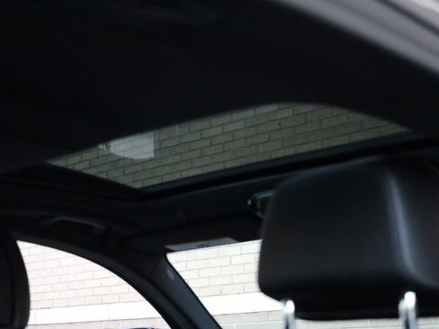 Used 2022 BMW M550i xDrive image 21