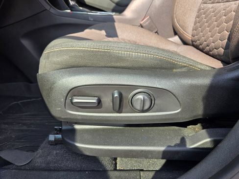 Used 2019 Chevrolet Equinox LT FWD image 15
