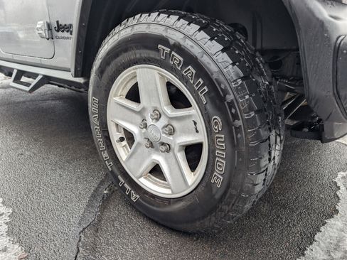 Used 2020 Jeep Gladiator Sport w/ Quick Order Package 24S image 9