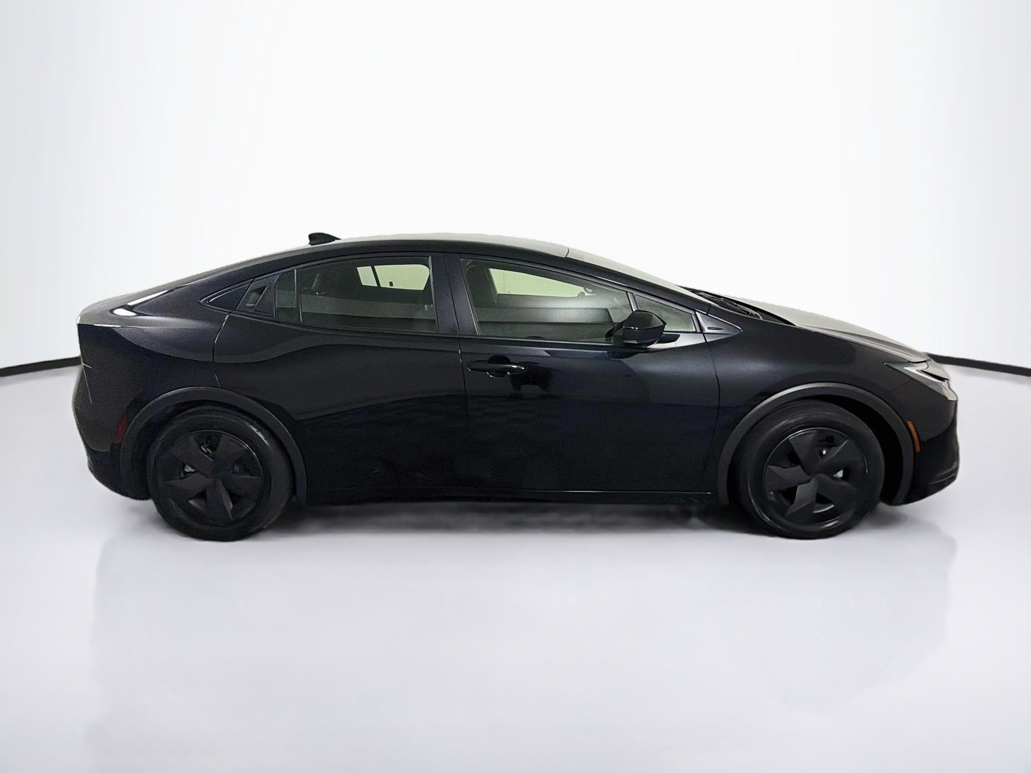 Used 2025 Toyota Prius LE FWD image 10