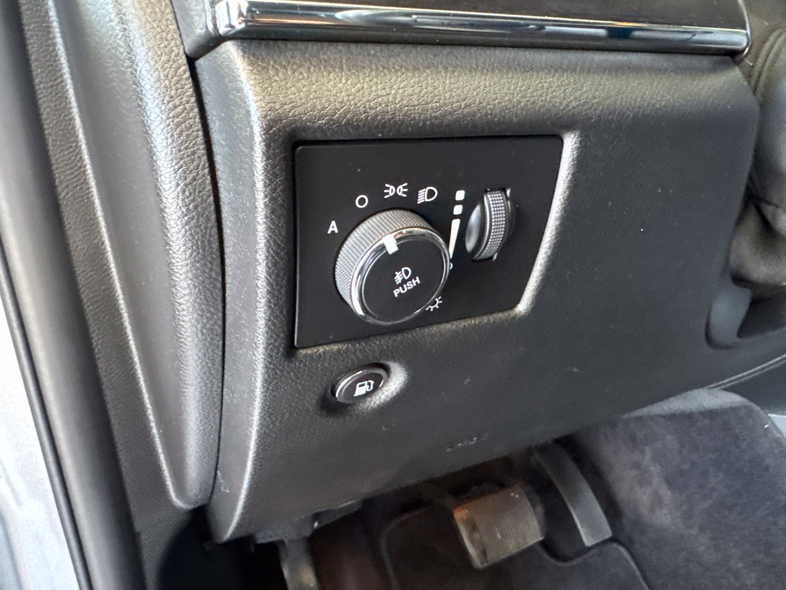 Used 2018 Jeep Grand Cherokee Limited w/ Trailer Tow Group IV AWD/4WD image 25