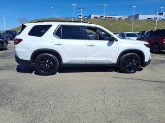 Used 2025 Honda Pilot Black Edition video 2