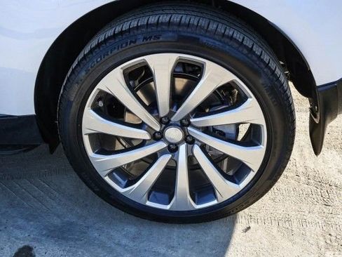 New 2025 Land Rover Range Rover Long Wheelbase SE image 14