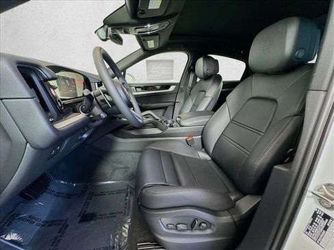 Certified 2025 Porsche Cayenne Coupe AWD/4WD image 5