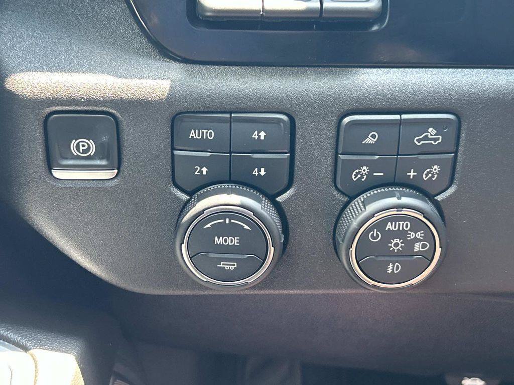 Used 2025 Chevrolet Silverado 3500 High Country w/ High Country Premium Package AWD/4WD image 54
