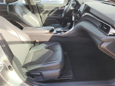Used 2021 Toyota Camry SE image 9