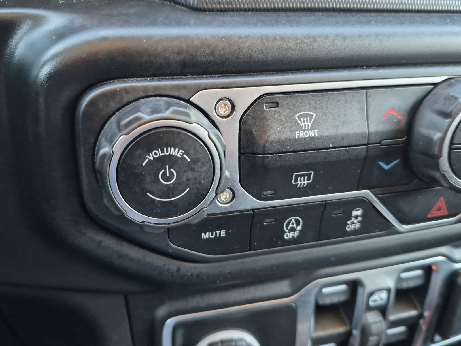 Used 2023 Jeep Gladiator Mojave AWD/4WD image 17