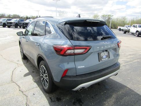 Used 2025 Ford Escape SE w/ PHEV Premium Package FWD image 4